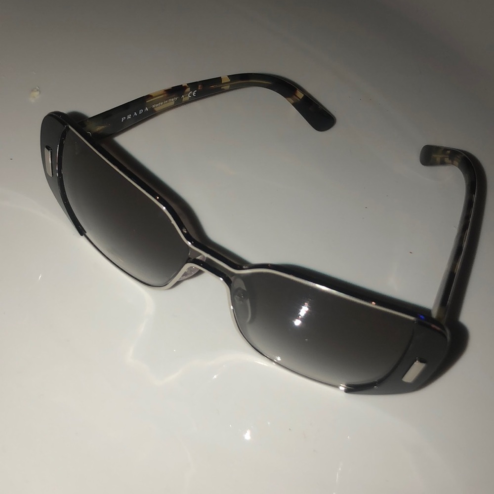 Brand new Prada sunglasses((( FINAL SAlE))
